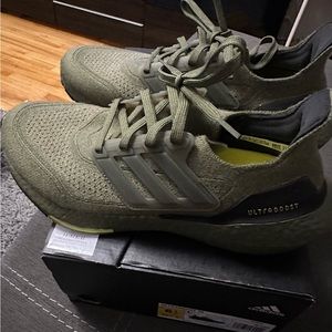 Adidas ultraboost 21 -Focus Olive-Focus Olive & Acid Yellow- worn only once